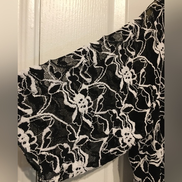 Black, Embroidered Lace Pullover Blouse Sz 2x - Picture 3 of 4